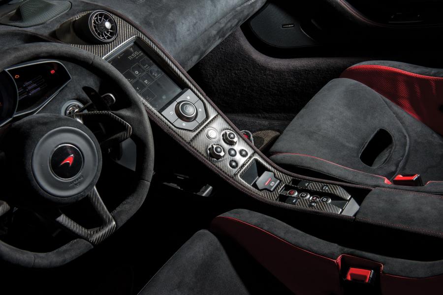 Интерьер McLaren 675LT Spider 2016 года  (NA) (фото 22 из 23)
